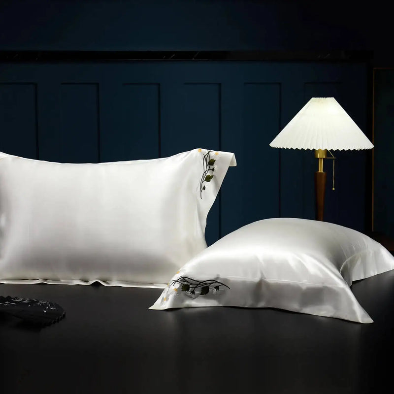 White Petal Splendor: Pure Mulberry Silk Pillowcase with Floral Embroidery