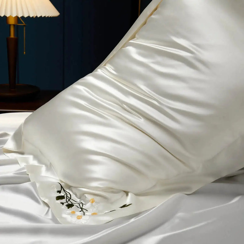 White Petal Splendor: Pure Mulberry Silk Pillowcase with Floral Embroidery