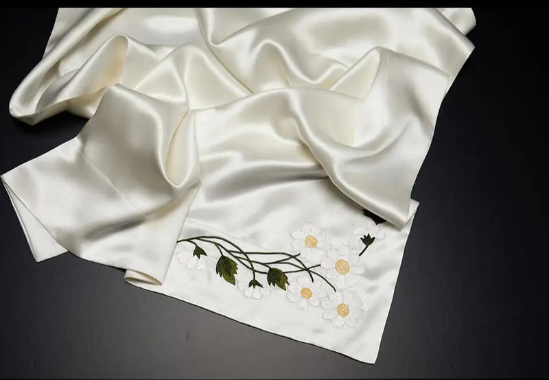 White Petal Splendor: Pure Mulberry Silk Pillowcase with Floral Embroidery