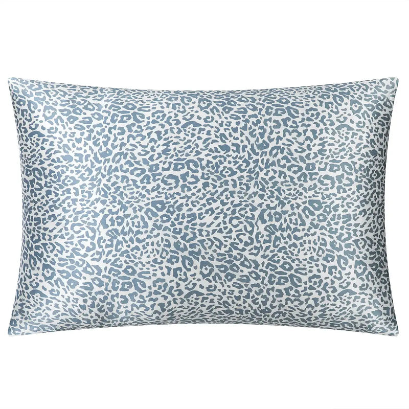 Regal Leopard: Luxurious Double-Sided Mulberry Silk Pillowcase